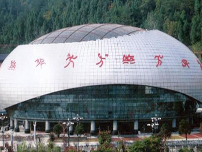 舞钢体育中心球形网架加工安装
